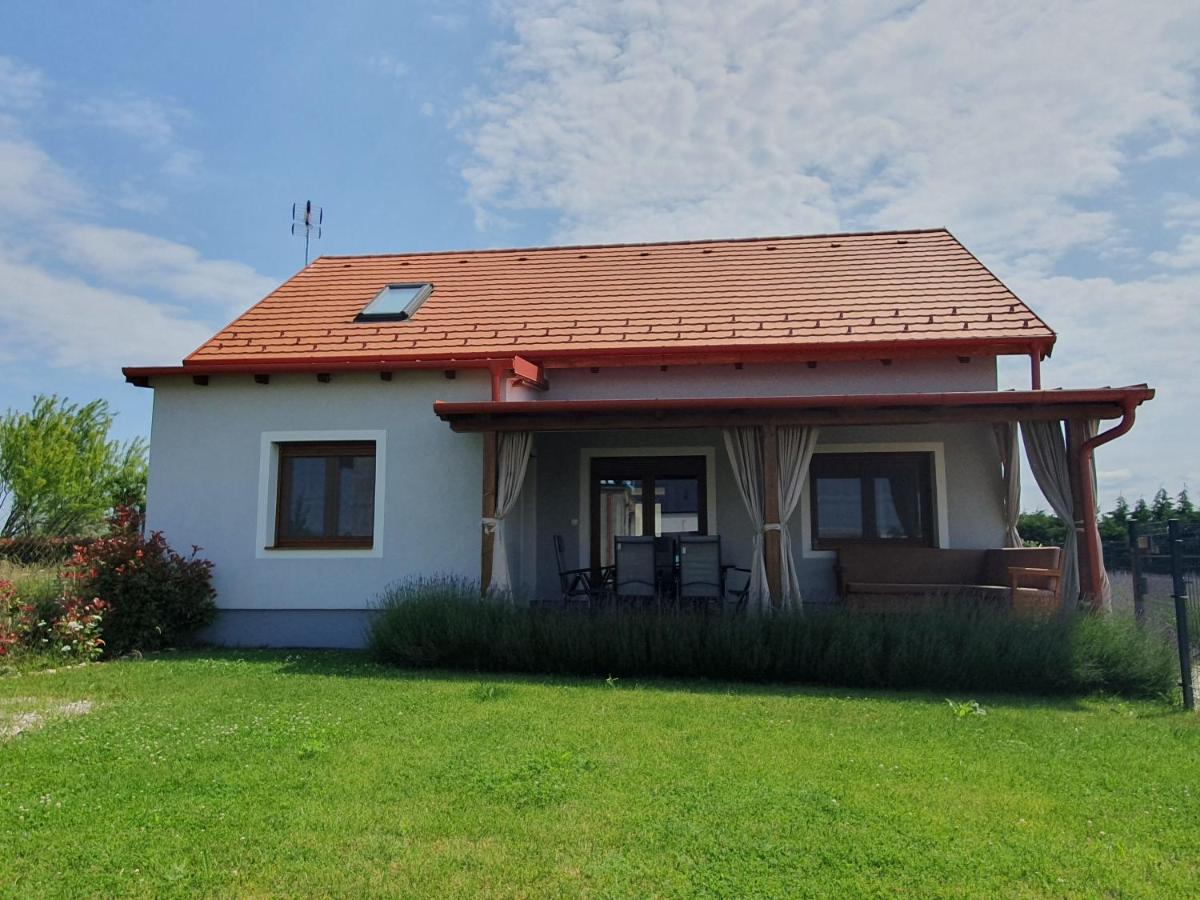 Arvalanyhaj Vendeghaz Villa Balatonakali Exterior photo